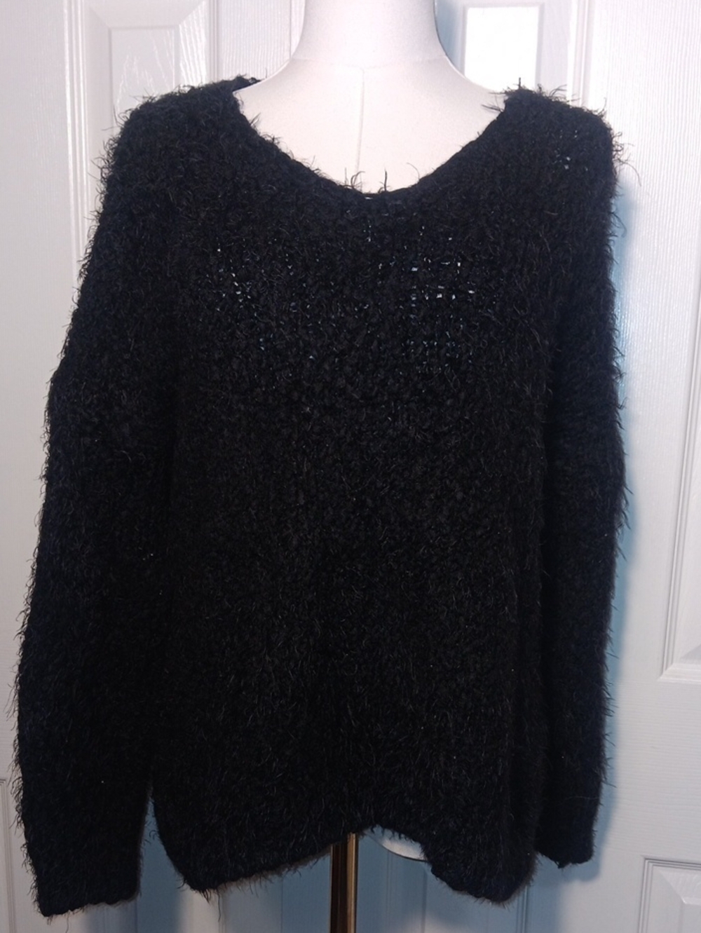 Altar'd State Black Fuzzy Oversized Eyelash Knit V-Neck Slouchy Sweater EUC